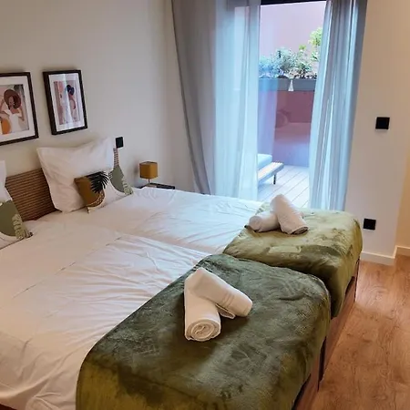 New Cozy Oasis In The Center Terrace And Garage Apartmán