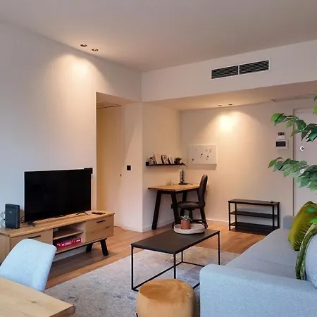 New Cozy Oasis In The Center Terrace And Garage 公寓 *