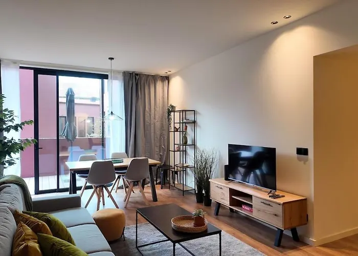 New Cozy Oasis In The Center Terrace And Garage Appartement Porto