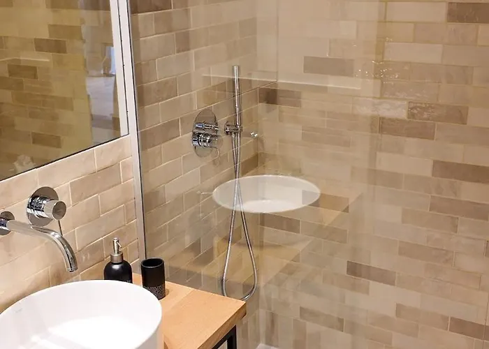 New Cozy Oasis In The Center Terrace And Garage 公寓 *