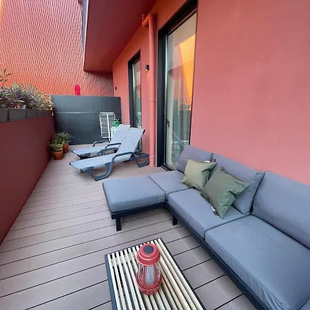 Daire New Cozy Oasis In The Center Terrace And Garage Porto